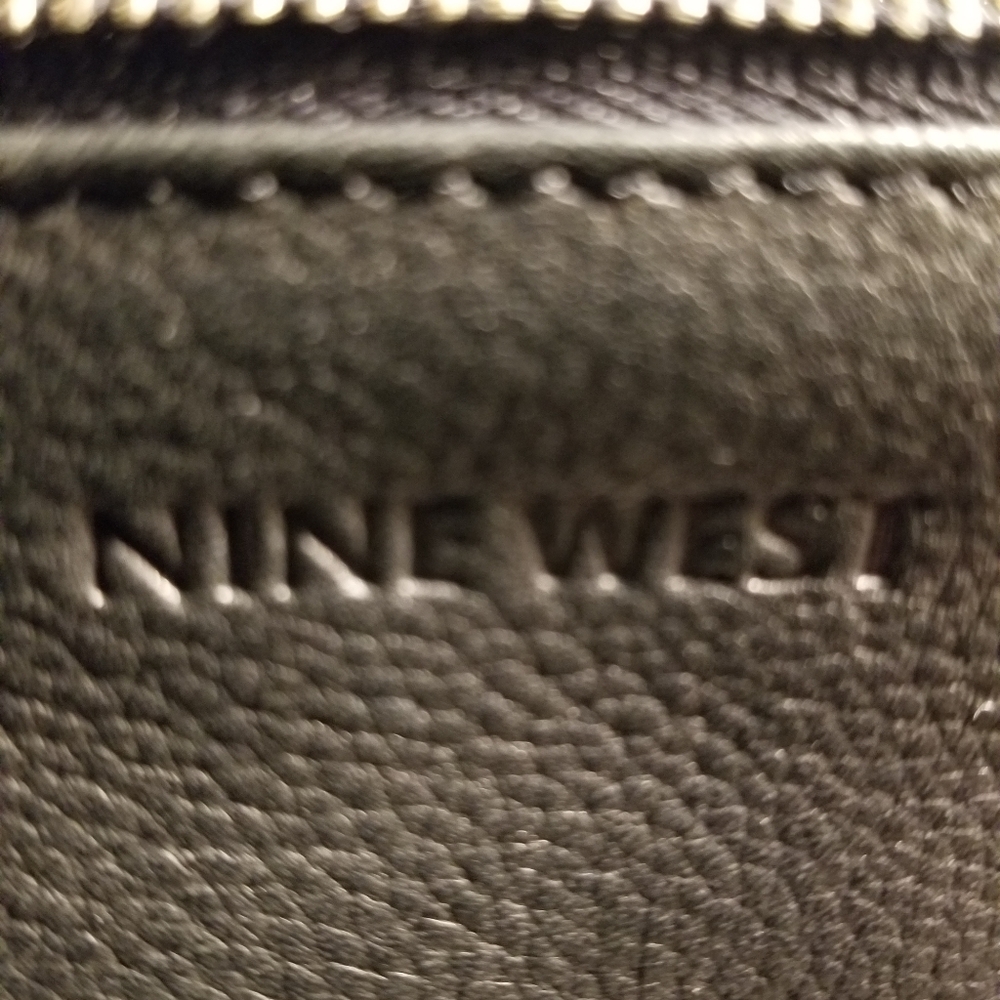 Classy Handbag - image 8